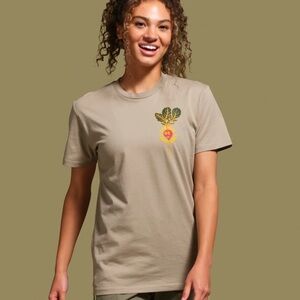 Curious Creatures Women’s Rad-ish Art Tee NWOT